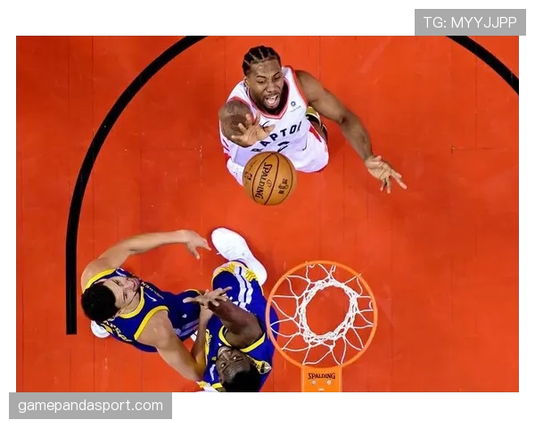 篮球中，究竟如何判定干扰球？国际规则与NBA有何不同？